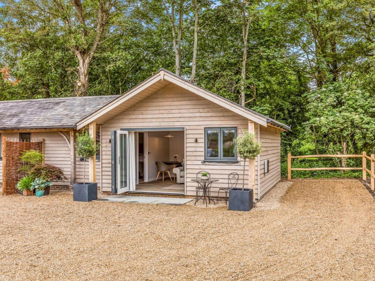 Pass The Keys Delightful 1 Bed Lodge In South Downs Village Chichester Exterior photo
