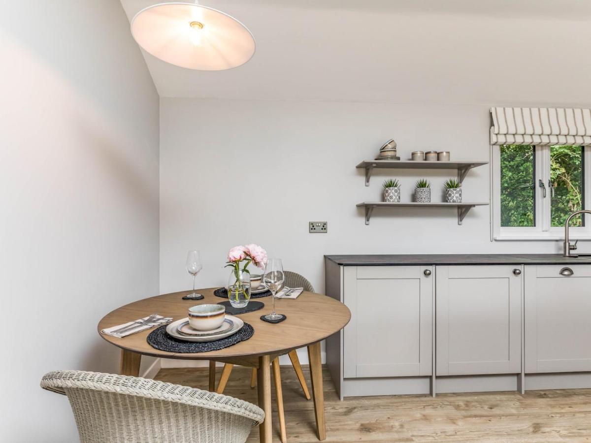 Pass The Keys Delightful 1 Bed Lodge In South Downs Village Chichester Exterior photo