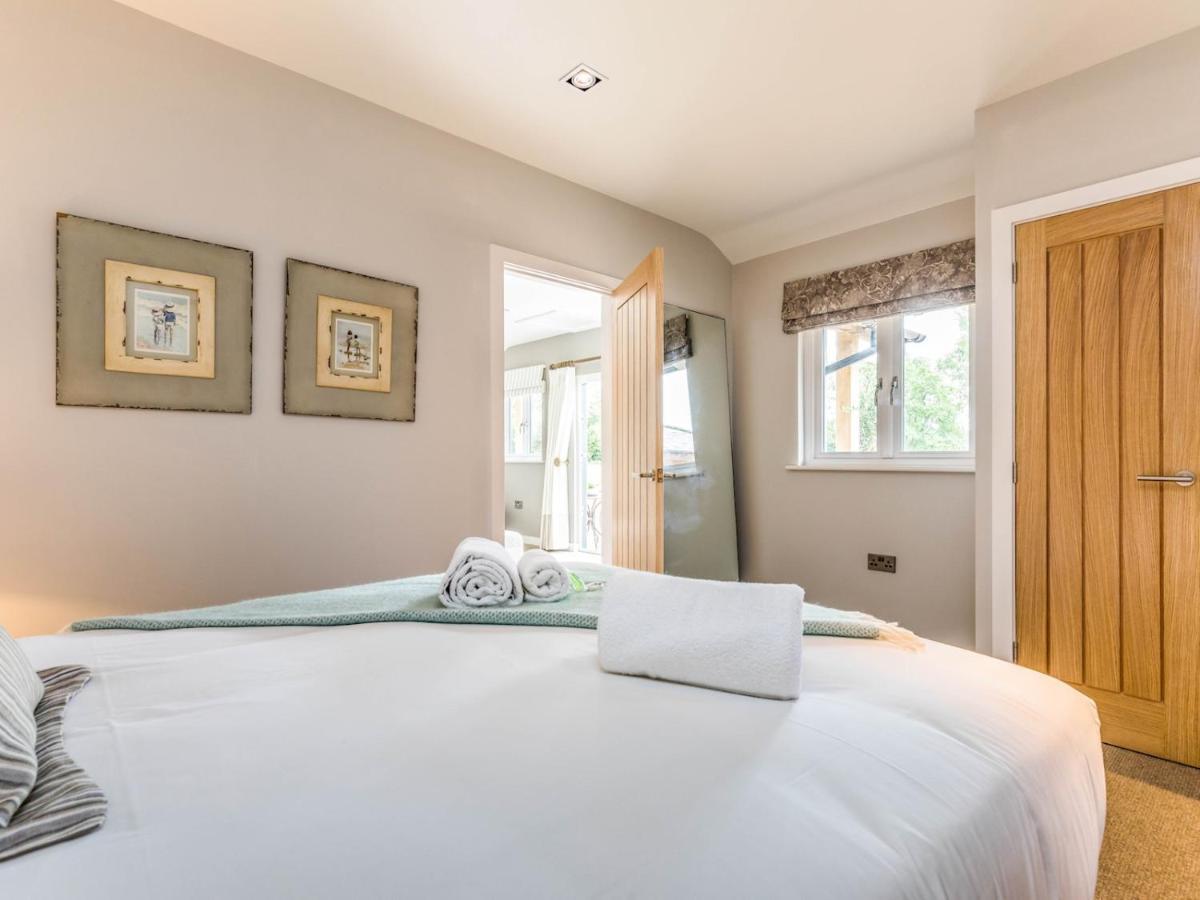 Pass The Keys Delightful 1 Bed Lodge In South Downs Village Chichester Exterior photo