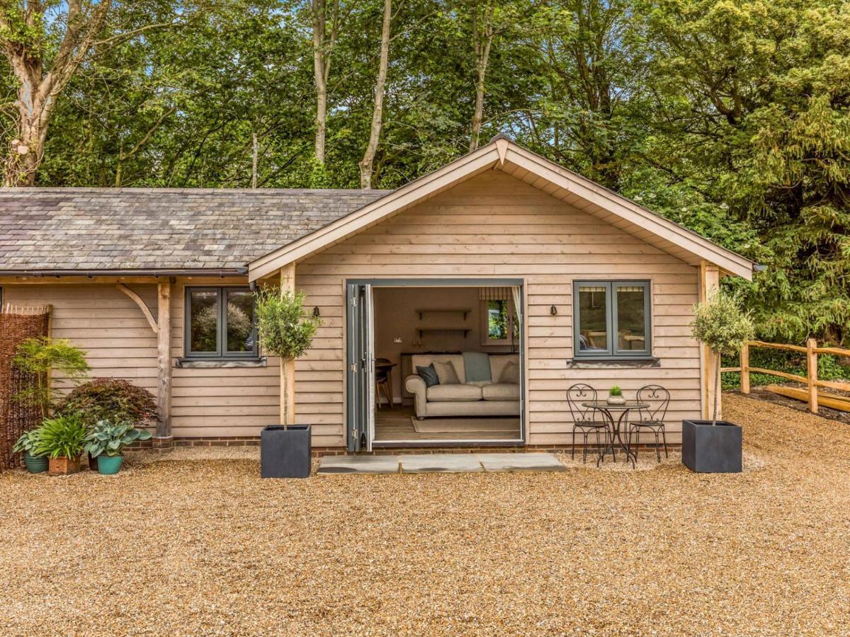Pass The Keys Delightful 1 Bed Lodge In South Downs Village Chichester Exterior photo
